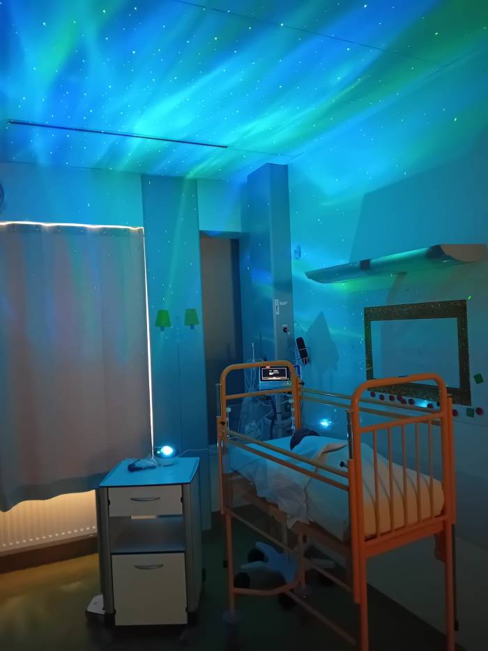 Kinderkamer verlicht door Auroralamp