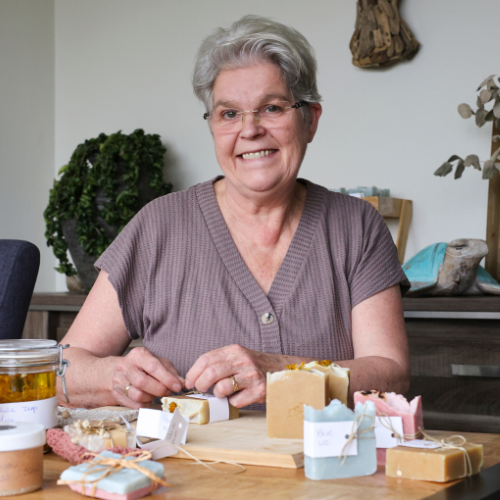 Om afleiding te zoeken ging Hedi haken en zeepjes maken 